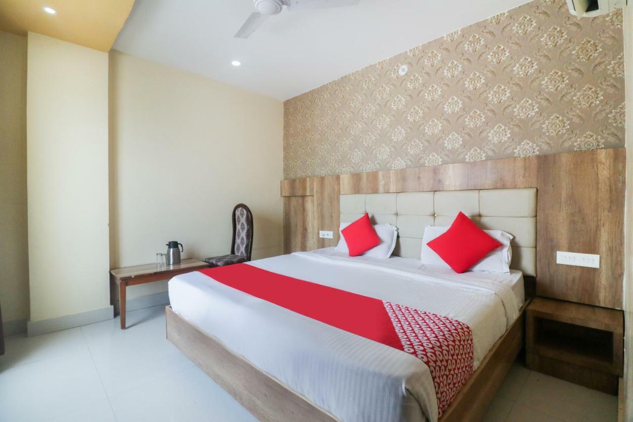 فاراناسي Oyo 48974 Hotel Shweta Residency المظهر الخارجي الصورة
